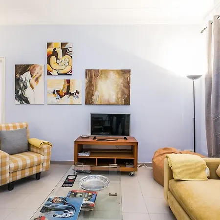 D. Rodrigo Apartment *