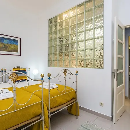 D. Rodrigo Apartment *